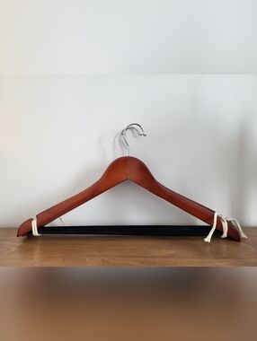 FREE💥 WITH 3/$30 BUNDLE💥 Three Wooden Suit Hangers